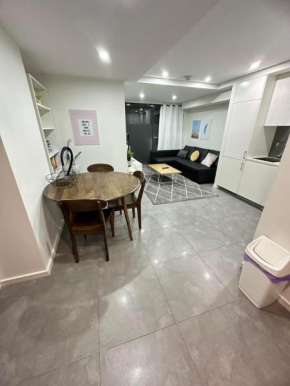 2 BD Apt with Large Courtyard near The Star Casino